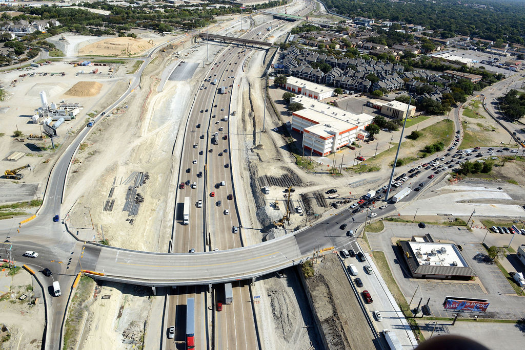 Aerial image of a highway, with parts under construction.